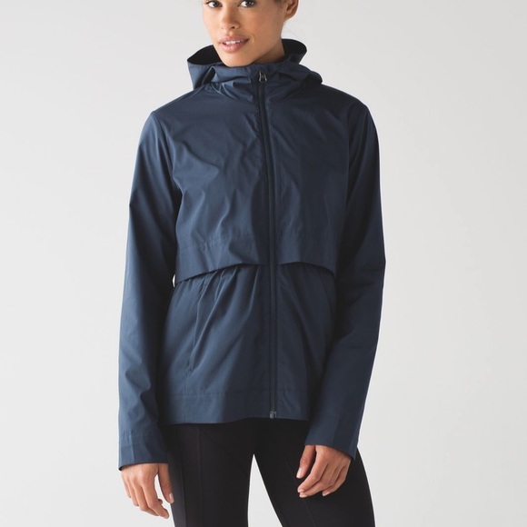 Lululemon size 8 navy jacket